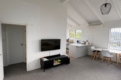 Photo of property in 1/14b Camrose Place, Glenfield, Auckland, 0629