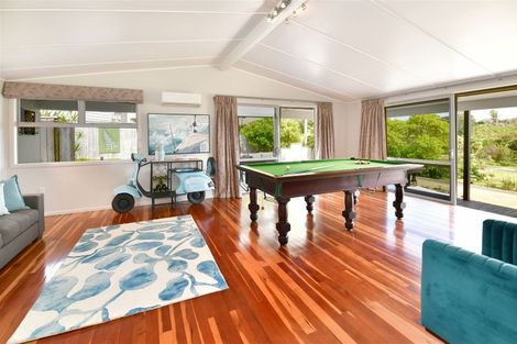 Photo of property in 12 Tawhana Crescent, Red Beach, 0932