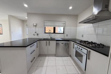 Photo of property in 21 Bangla Place, Massey, Auckland, 0614