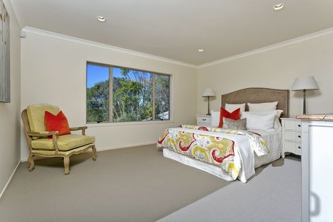 Photo of property in 2/11 Camelot Place, Glenfield, Auckland, 0629