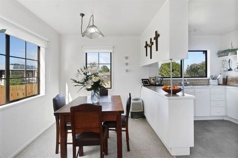 Photo of property in 9 Hosking Place, Clarks Beach, 2122