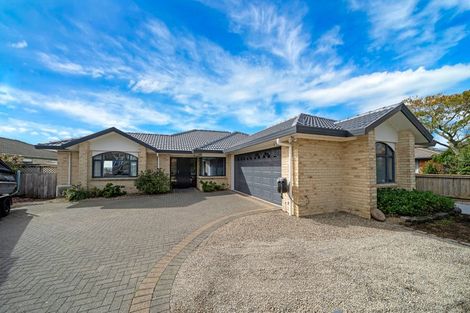 Photo of property in 15 Summerland Drive, Henderson, Auckland, 0612