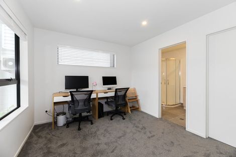 Photo of property in 4/35 Hogans Road, Glenfield, Auckland, 0629