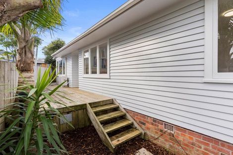 Photo of property in 1/42 Lyttelton Avenue, Forrest Hill, Auckland, 0620