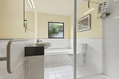 Photo of property in 352 East Coast Road, Sunnynook, Auckland, 0630