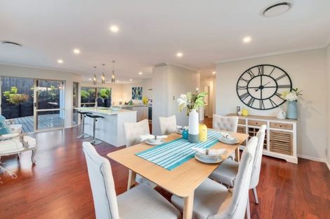 Photo of property in 32 Canary Place, Unsworth Heights, Auckland, 0632