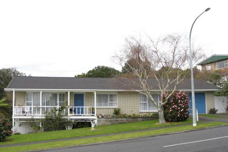 Photo of property in 28 Riversdale Drive, Merrilands, New Plymouth, 4312
