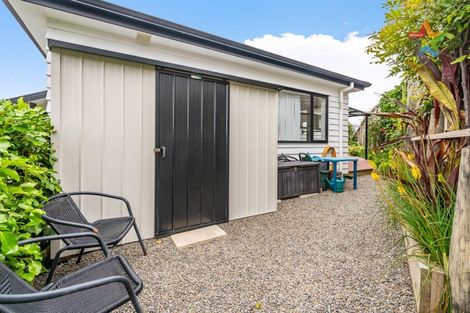 Photo of property in 6 Poto Road, Normandale, Lower Hutt, 5010