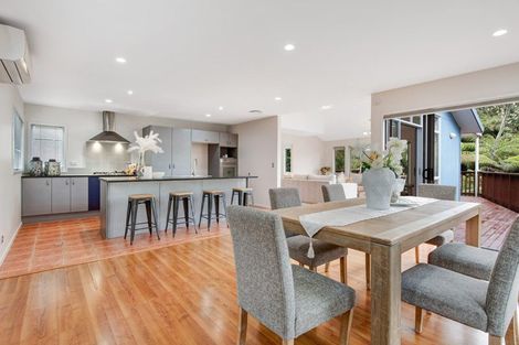 Photo of property in 9 Springwater Vale, Unsworth Heights, Auckland, 0632