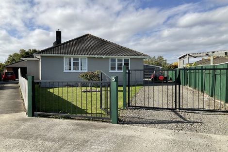 Photo of property in 5 Devon Place, Roslyn, Palmerston North, 4414
