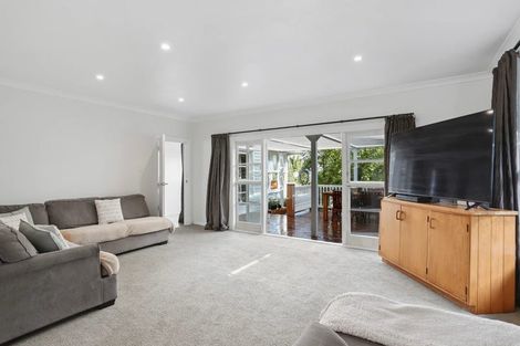Photo of property in 15 Kingdale Road, Henderson, Auckland, 0610