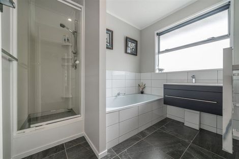 Photo of property in 11 Coronet Place, Awapuni, Palmerston North, 4412