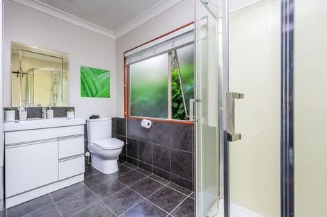 Photo of property in 15 Margaret Henry Crescent, Oteha, Auckland, 0632