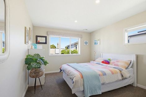 Photo of property in 60 Saint Ives Drive, Camborne, Porirua, 5026
