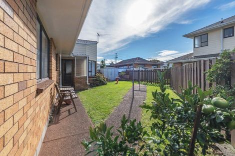 Photo of property in 2/1 Nelson Street, Papakura, 2110