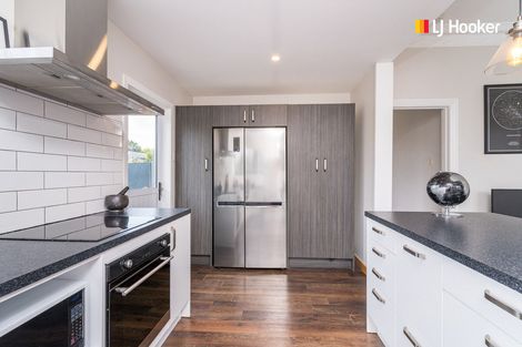 Photo of property in 10 Hargest Crescent, Saint Kilda, Dunedin, 9012