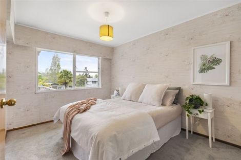 Photo of property in 14 Jonathan Place, Sunnynook, Auckland, 0620