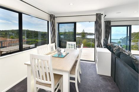 Photo of property in 16 Double Bay Place, Army Bay, Whangaparaoa, 0930