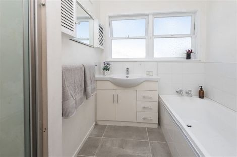 Photo of property in 39a Portadown Avenue, Pakuranga Heights, Auckland, 2010