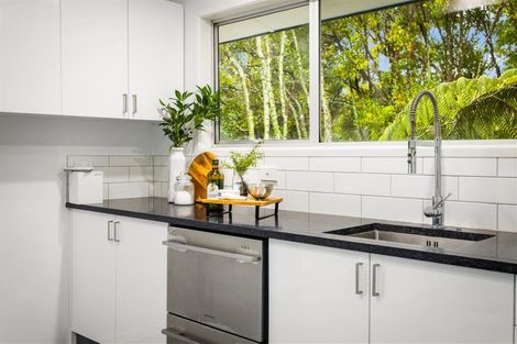 Photo of property in 10 Wirihana Road, Titirangi, Auckland, 0604