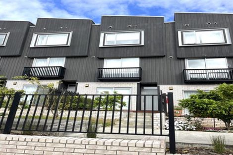 Photo of property in 6 Folkes Lane, New Lynn, Auckland, 0600