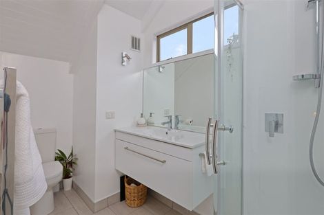 Photo of property in 22 Graven Court, Henderson, Auckland, 0612