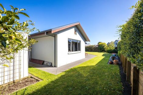 Photo of property in 12 Montrose Place, Highlands Park, New Plymouth, 4312