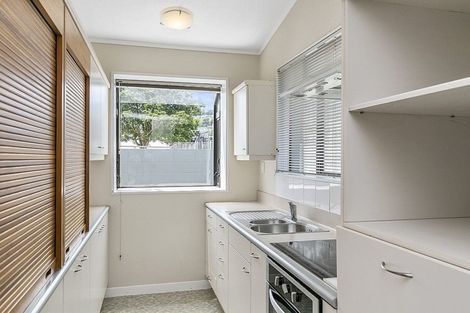 Photo of property in Lynbrae Court Flats, 22/4 Dr Taylor Terrace, Johnsonville, Wellington, 6037