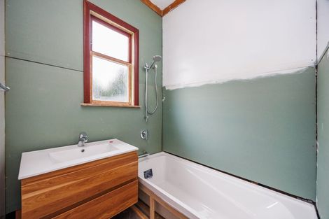 Photo of property in 2 Hobson Place, Takaro, Palmerston North, 4412