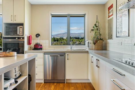 Photo of property in 21 Frye Crescent, Albert Town, Wanaka, 9305