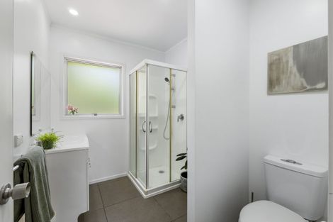 Photo of property in 1/41 Ravenwood Drive, Forrest Hill, Auckland, 0620