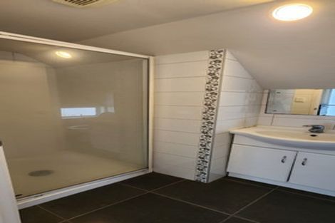 Photo of property in 11 Cobblestone Lane, Hillcrest, Auckland, 0627