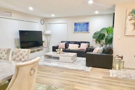 Photo of property in 10 Wairepo Street, Takanini, 2112