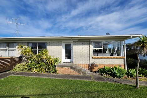 Photo of property in 2/166 Verbena Road, Birkdale, Auckland, 0626