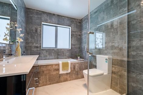 Photo of property in 8 Ahorangi Road, Silverdale, 0932