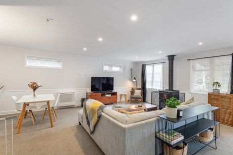 Photo of property in 124 Wyndham Road, Pinehaven, Upper Hutt, 5019