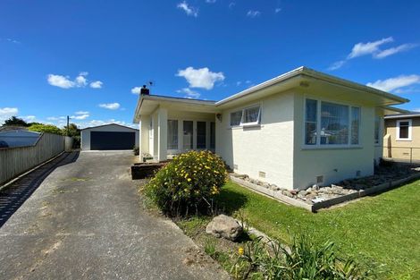 Photo of property in 23 Stirling Crescent, Hokowhitu, Palmerston North, 4410