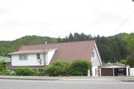 Photo of property in 125 Waikawa Road, Picton, 7220