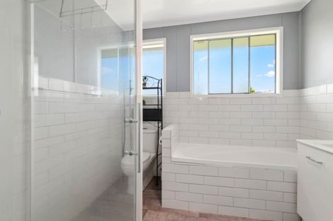 Photo of property in 22 Fenruss Street, Fairy Springs, Rotorua, 3015