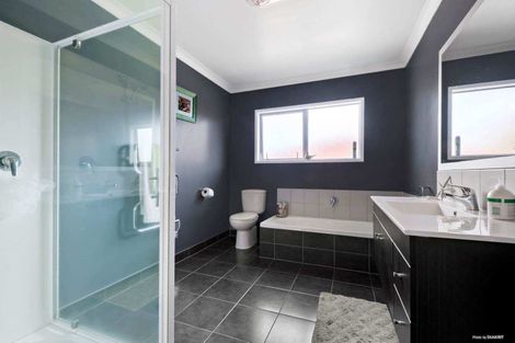 Photo of property in 7 Jomard Terrace, Northcross, Auckland, 0632