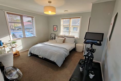 Photo of property in 1/10 Gladfield Lane, Te Atatu Peninsula, Auckland, 0610