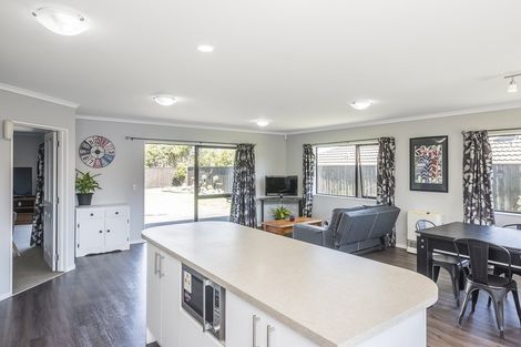 Photo of property in 7 Fytfield Place, Paraparaumu, 5032