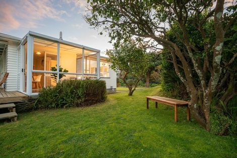 Photo of property in 100 Tilley Road, Paekakariki, 5034