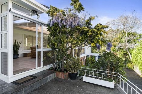 Photo of property in 1/290 East Coast Road, Forrest Hill, Auckland, 0620