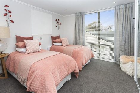 Photo of property in 11 Roa Road, Fendalton, Christchurch, 8041