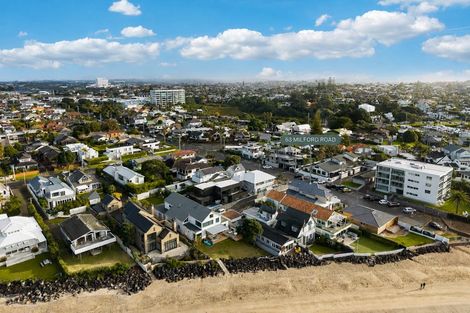 Photo of property in 63 Milford Road, Milford, Auckland, 0620