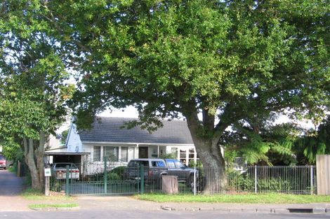 Photo of property in 5 Glenvil Lane, Te Atatu Peninsula, Auckland, 0610
