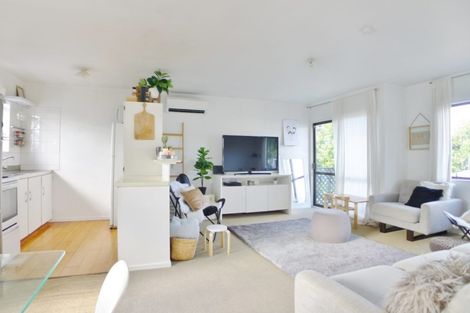 Photo of property in 2/37 Mcleod Road, Weymouth, Auckland, 2103