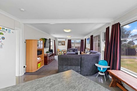 Photo of property in 28 Mazengarb Road, Paraparaumu Beach, Paraparaumu, 5032