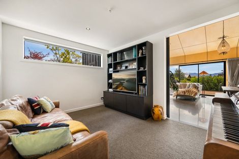 Photo of property in 37 Pendeen Crescent, Jacks Point, Queenstown, 9371